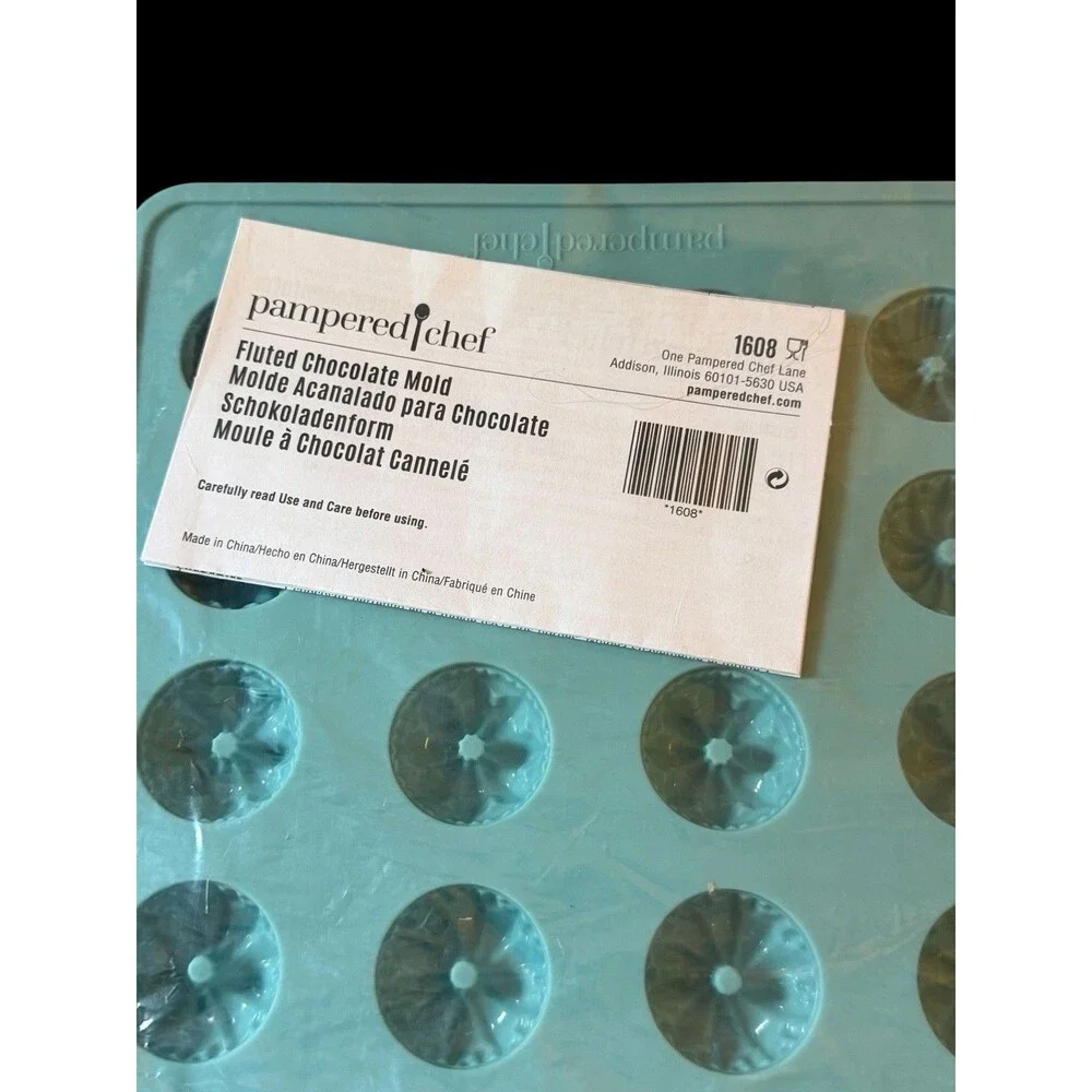 Pampered Chef Fluted Chocolate Mold 16 Pc 1